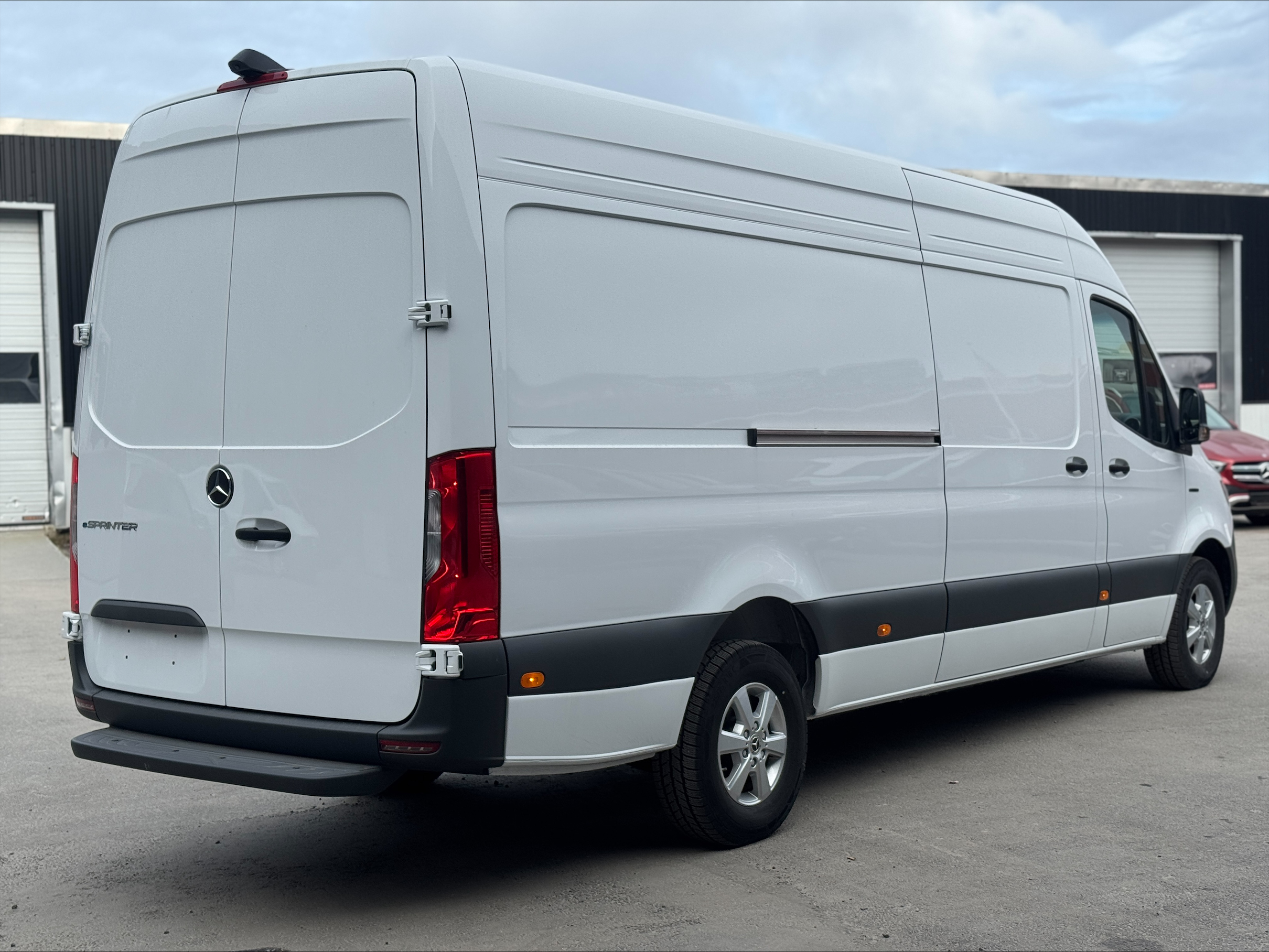 Mercedes eSprinter 414 Frontrunner