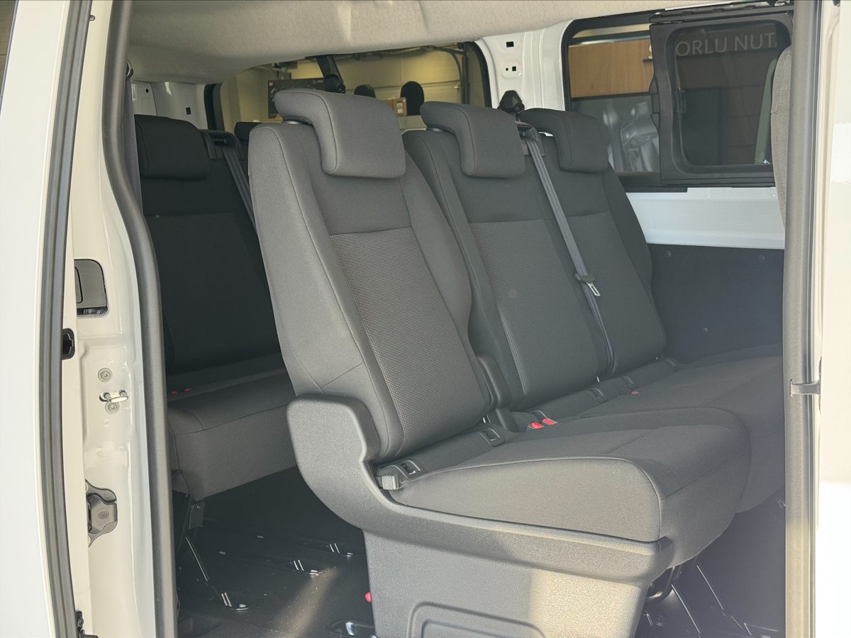 Toyota Proace EV COMBI 9 personer FWD 75 kWh 136 hk
