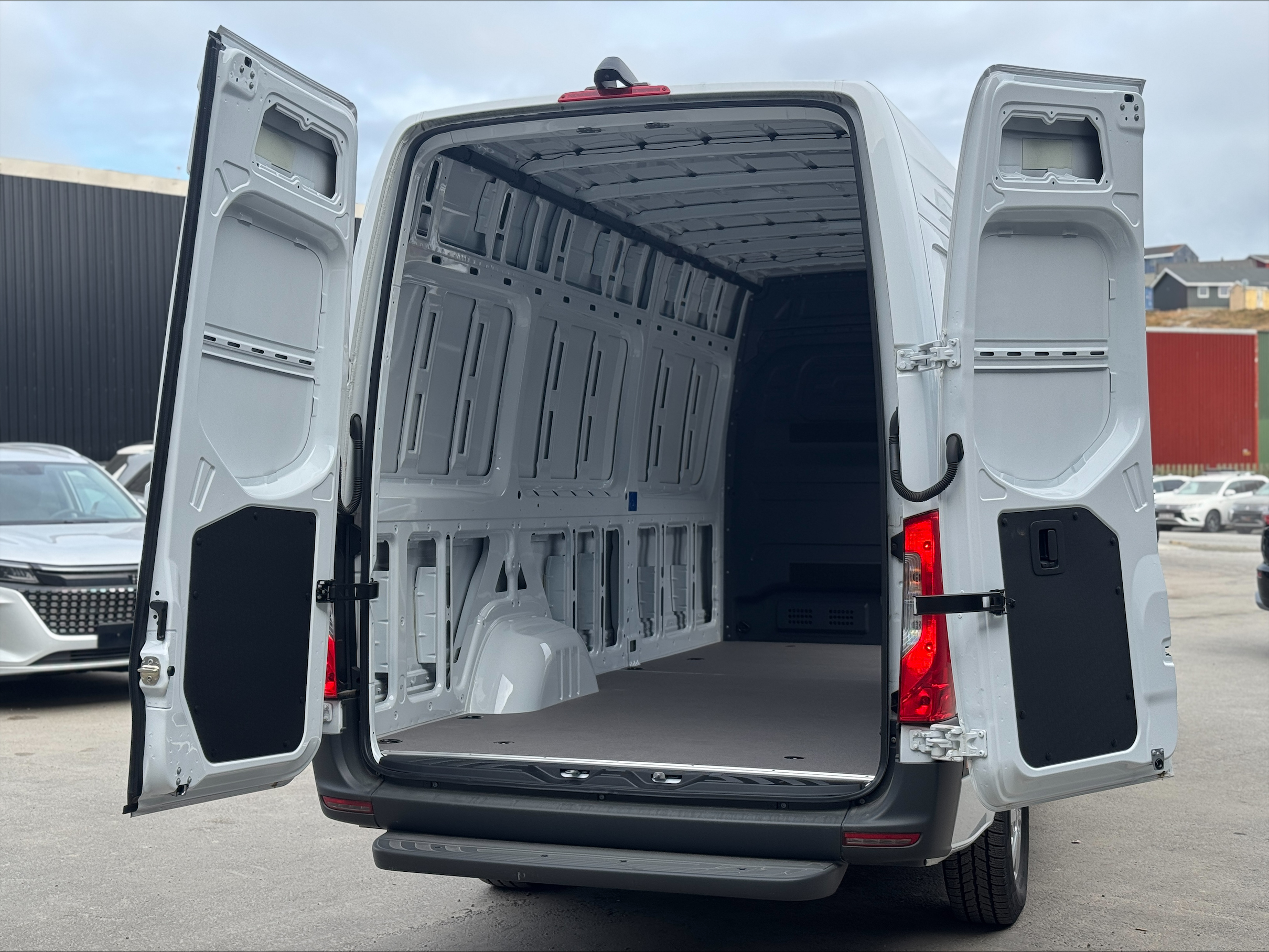 Mercedes eSprinter 414 Frontrunner