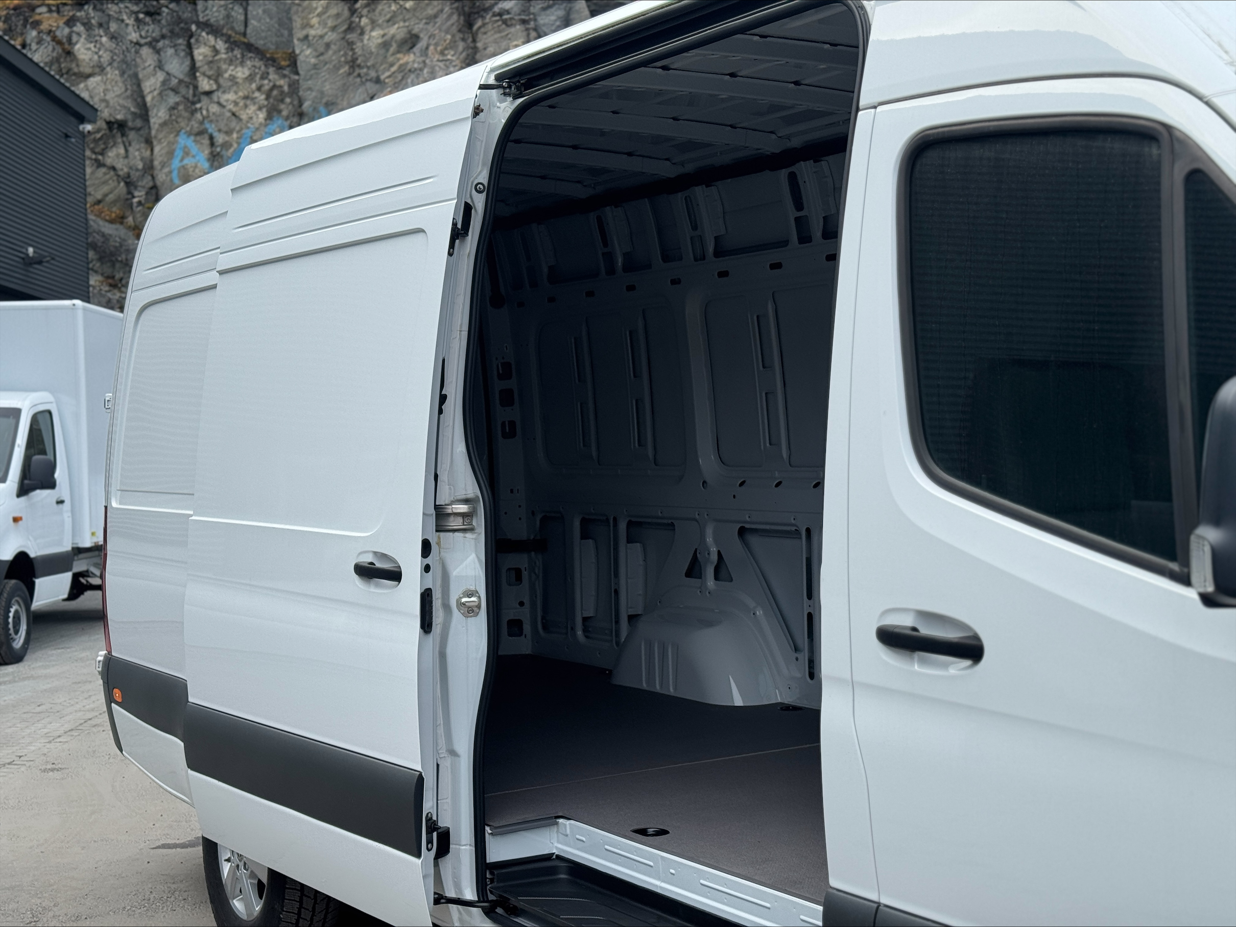 Mercedes eSprinter 414 Frontrunner