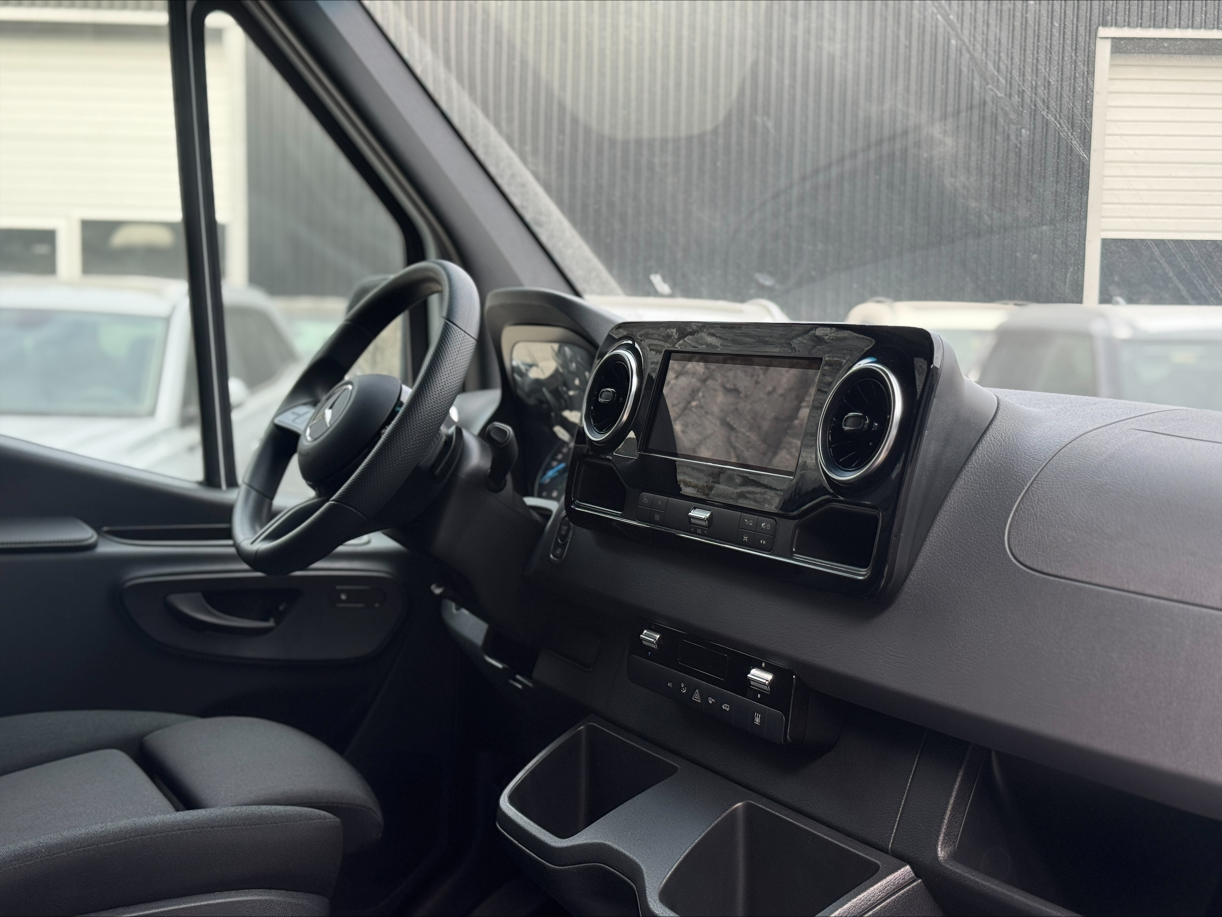 Mercedes eSprinter 414 Frontrunner