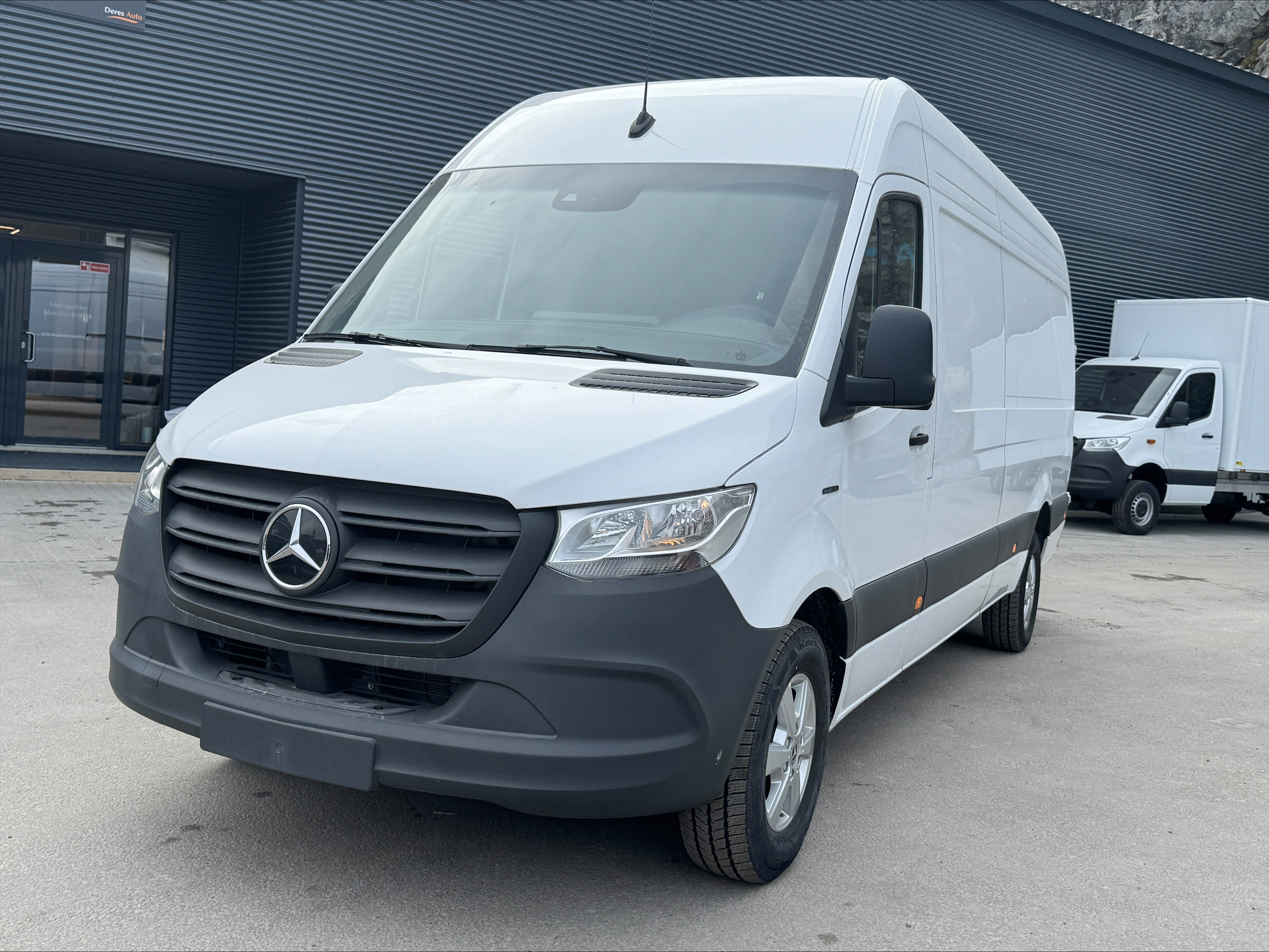 Mercedes eSprinter 414 Frontrunner