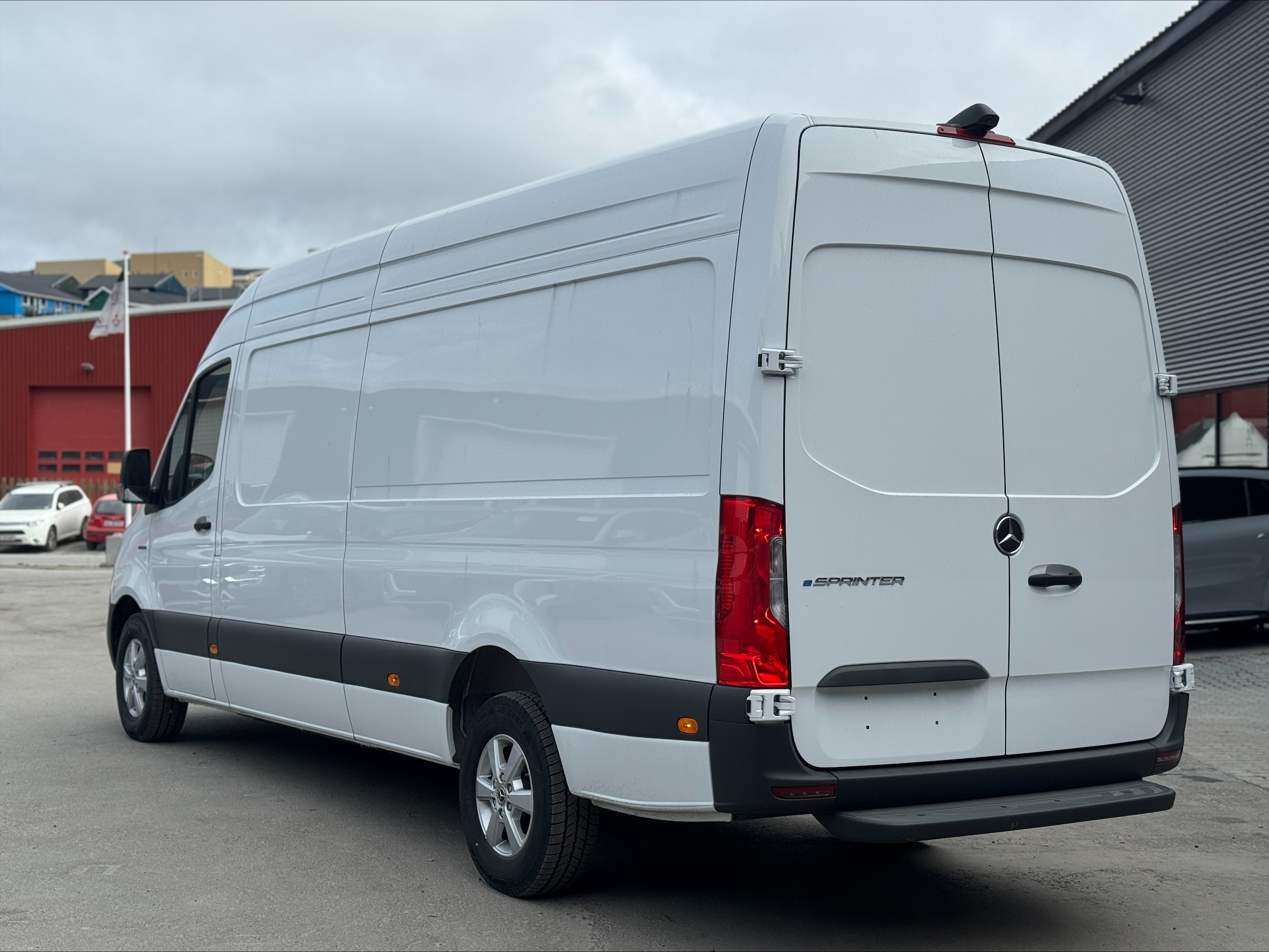 Mercedes eSprinter 414 Frontrunner